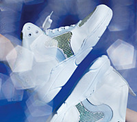 Benvenuti nella nostra categoria di settore <em>Footwear</em>! In questa categoria troverete un'ampia selezione di cristalli, merceria in vetro e componenti metallici che potrebbero essere rilevanti per l'industria delle calzature. Che siate designer di calzature, produttori di scarpe o semplicemente amanti creativi delle scarpe alla moda, qui troverete tutto ciò di cui avete bisogno per creare scarpe e accessori per scarpe impressionanti e di stile. <br><br> I prodotti presentati in questa categoria sono versatili e perfetti per abbellire e progettare scarpe, stivali, sandali e altri stili di calzature. I nostri cristalli e merceria in vetro offrono un'impressionante gamma di colori, forme e dimensioni, garantendo che troverete sicuramente qualcosa di adatto alle vostre esigenze di design individuali. <br><br> I componenti metallici in questa categoria, come fibbie, borchie e decorazioni, sono di alta qualità e duraturi, per garantire che le vostre creazioni resisteranno alla prova del tempo. Esplorate la nostra categoria <em>Footwear</em> e lasciatevi ispirare dalla varietà e qualità dei prodotti offerti. Create calzature uniche e mozzafiato che attirano l'attenzione!